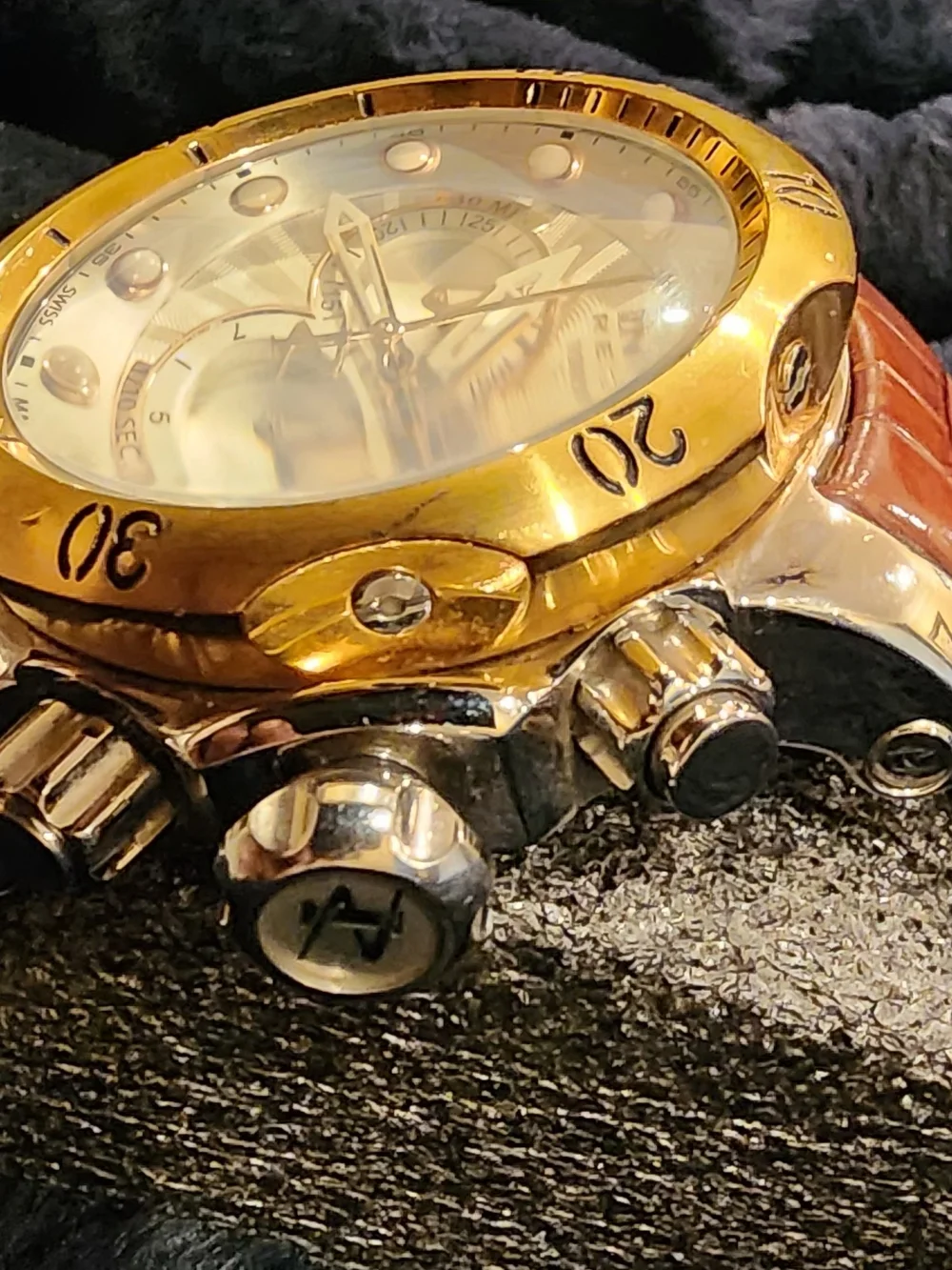 Invicta reserve gold